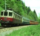 Re 4/4 I im Jahre 1983 mit einem internationalen Fernschnellzug in Richtung Pontarlier